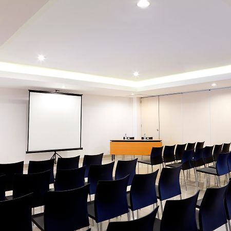 Amaris Hotel Ponorogo Exterior photo