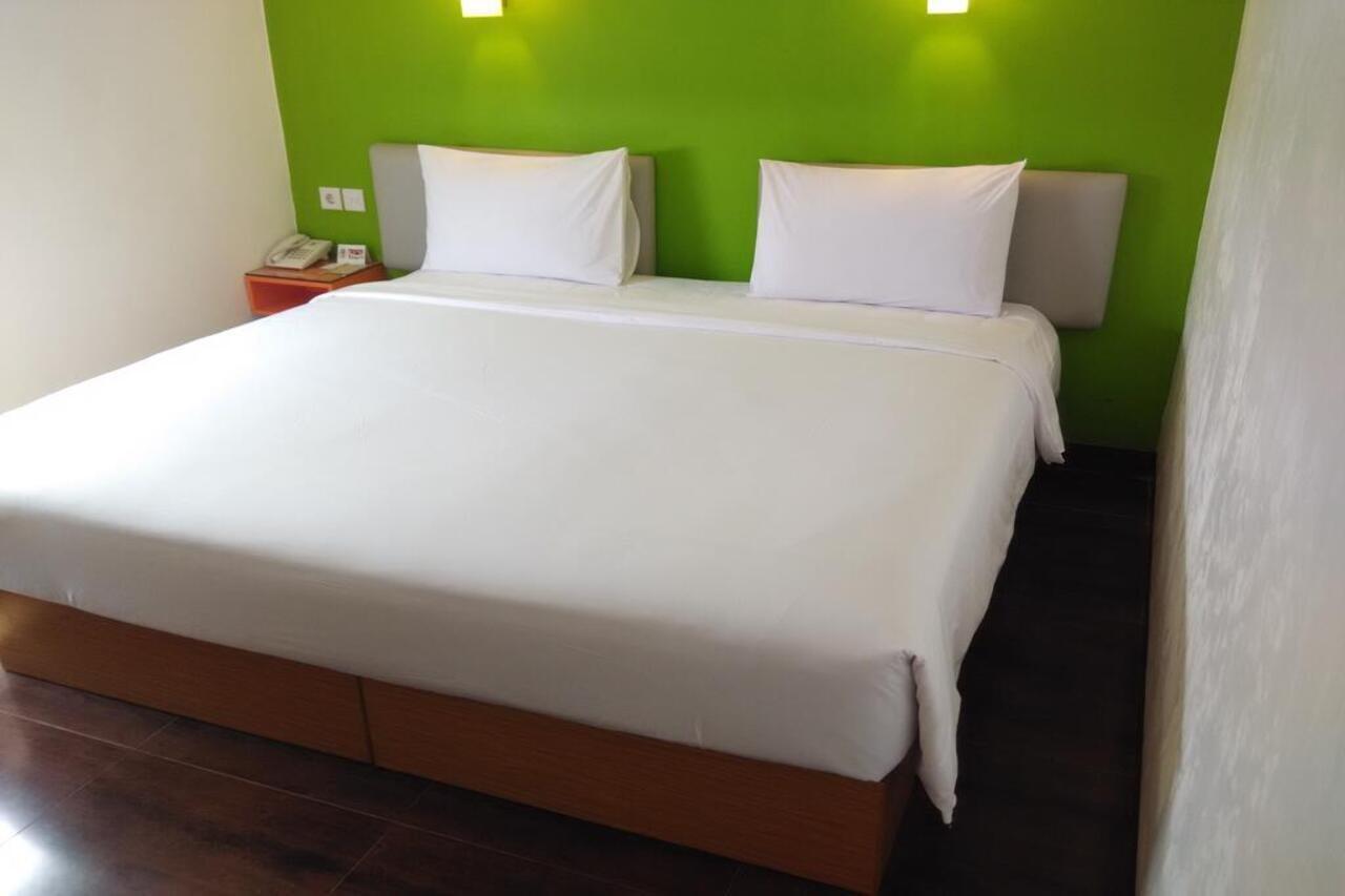 Amaris Hotel Ponorogo Exterior photo