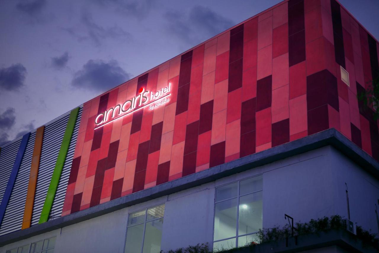 Amaris Hotel Ponorogo Exterior photo