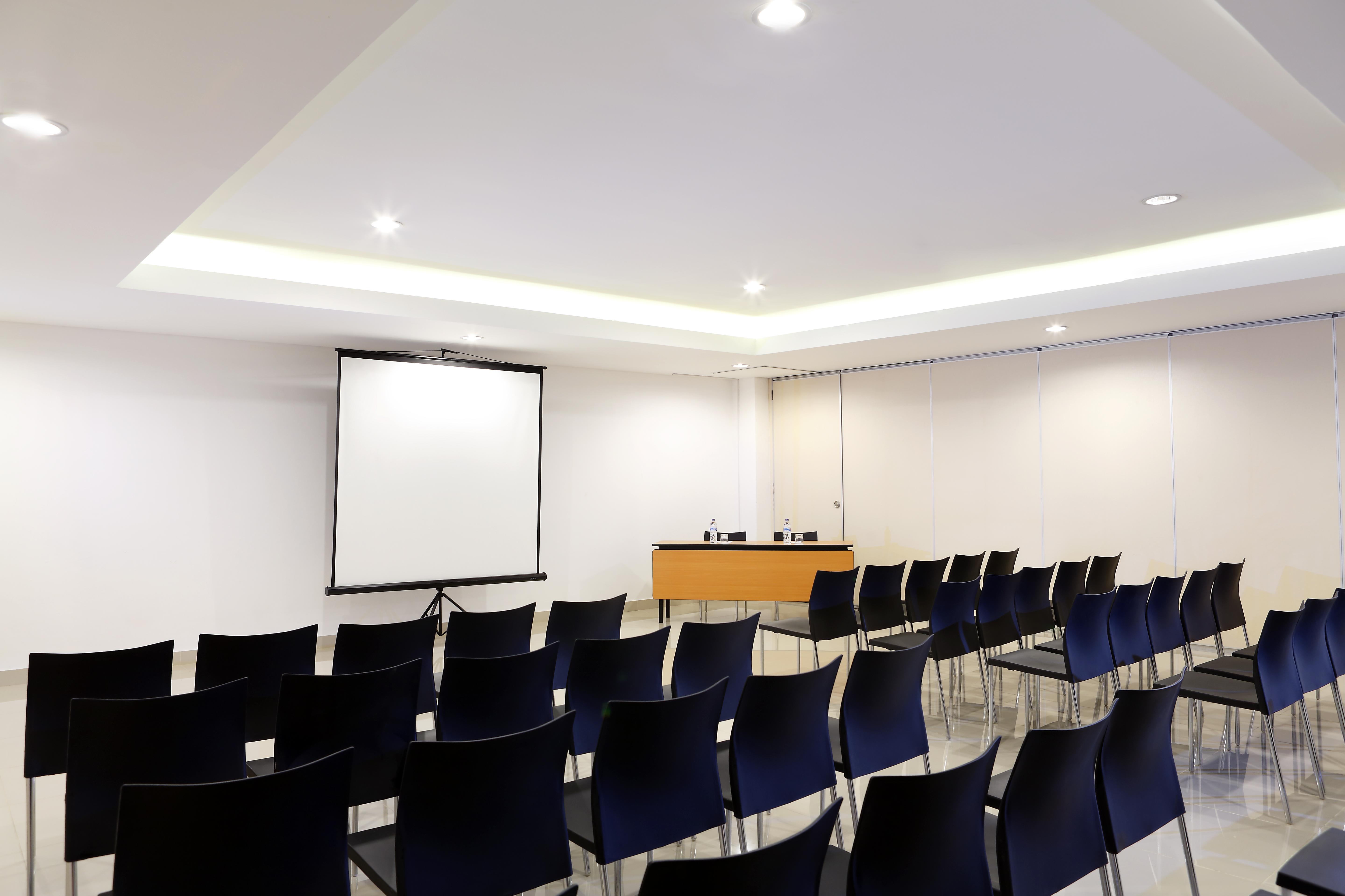 Amaris Hotel Ponorogo Exterior photo