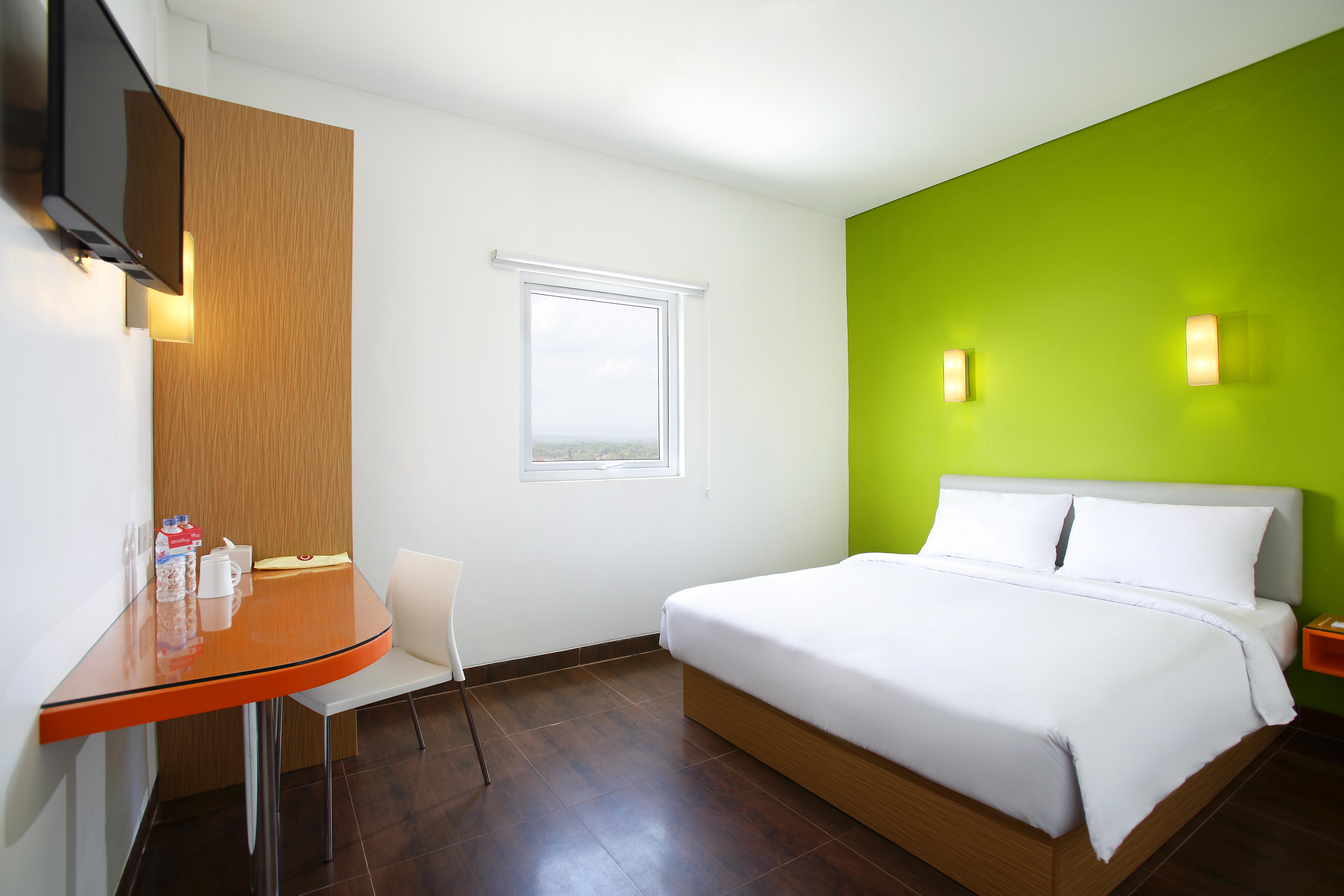 Amaris Hotel Ponorogo Exterior photo
