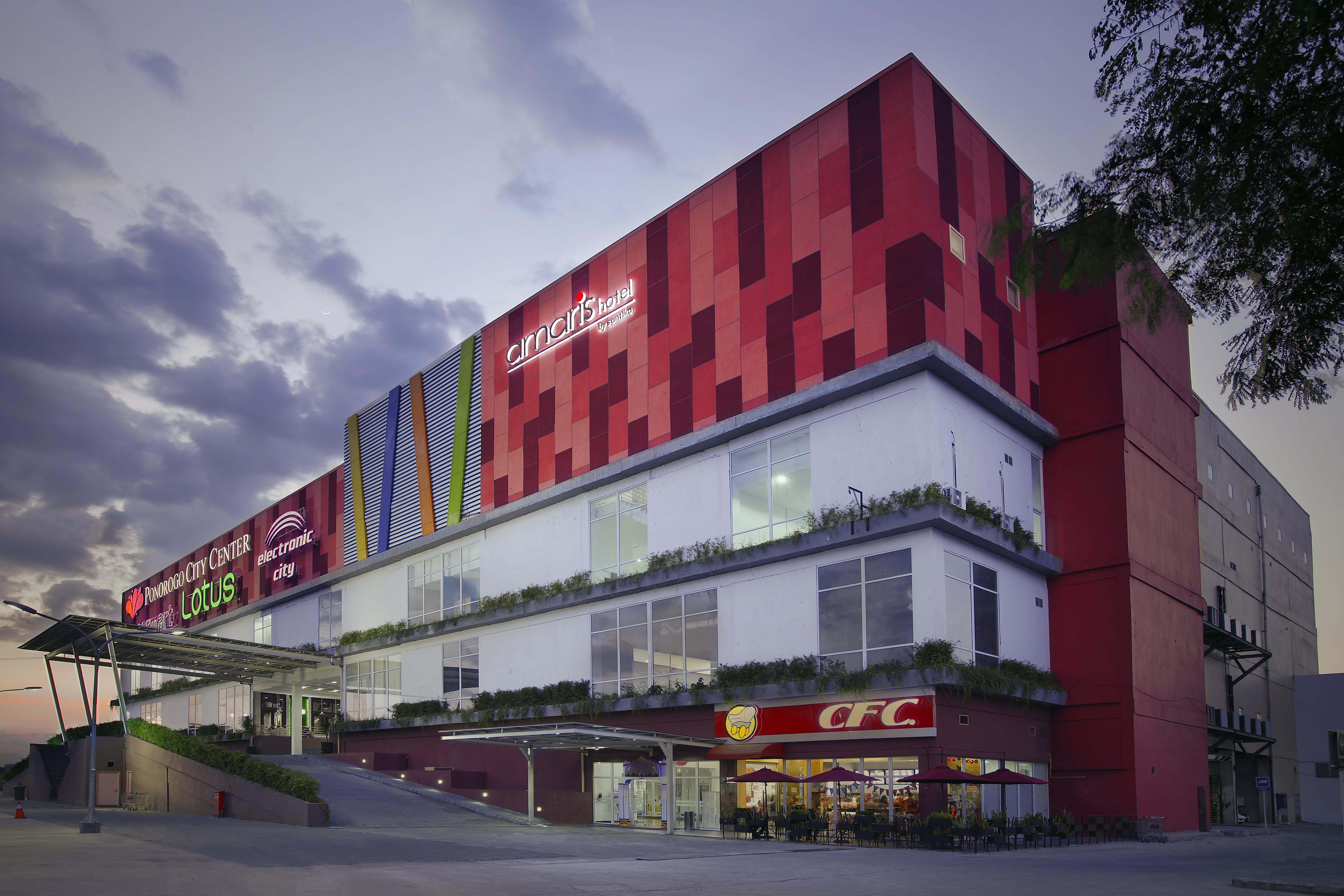 Amaris Hotel Ponorogo Exterior photo
