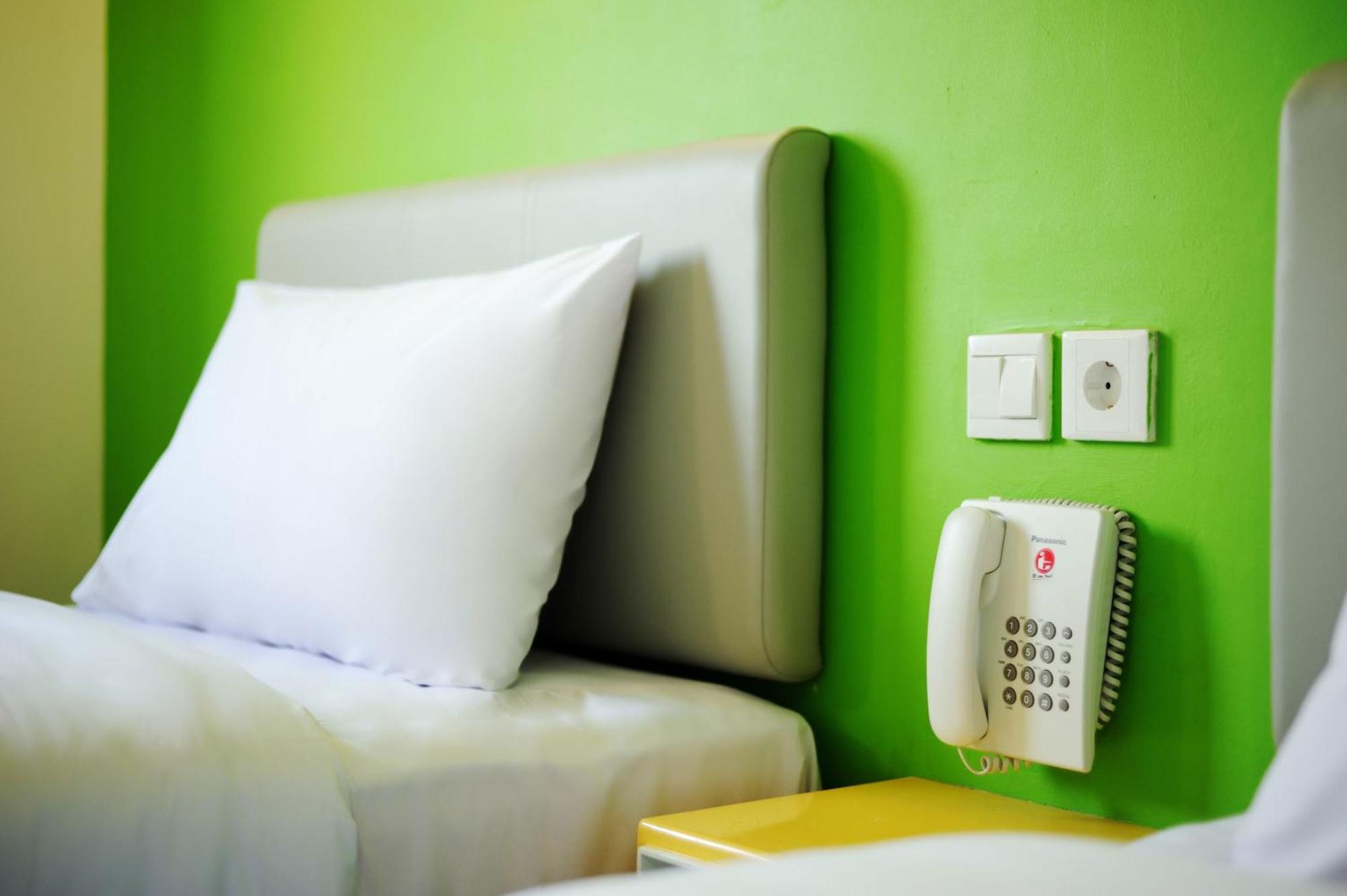 Amaris Hotel Ponorogo Room photo
