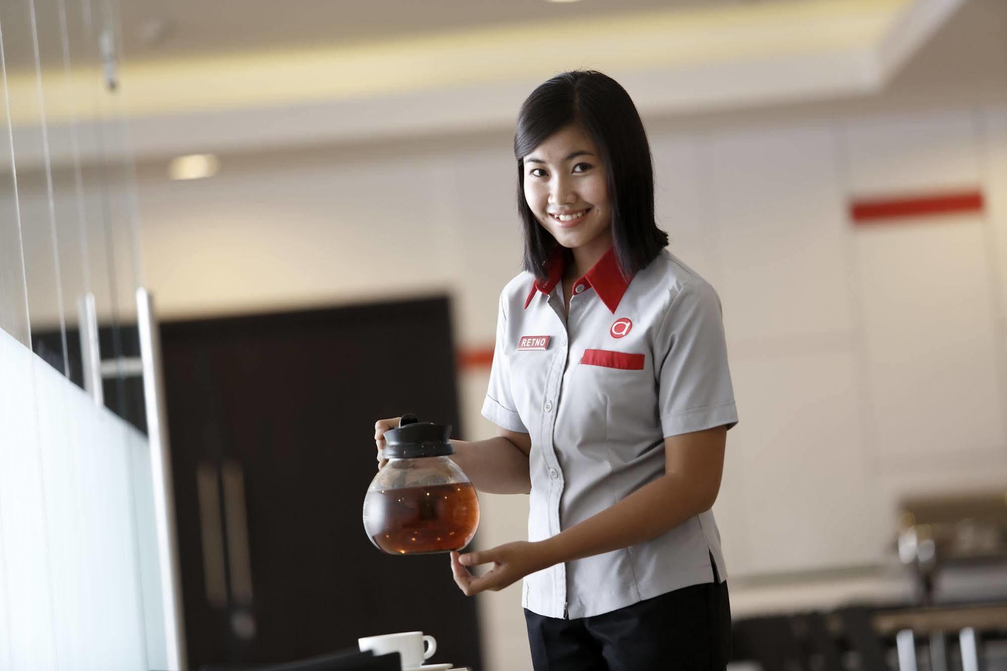 Amaris Hotel Ponorogo Exterior photo